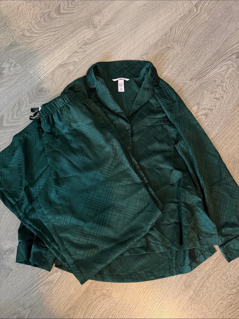 VICTORIA’S SECRET Dark Green Satin Pyjama Set